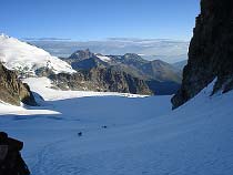 Blick vom Col de l'Eveque über den Glacier du Mont Collon zum Aiguilles Rouges d'Arolla